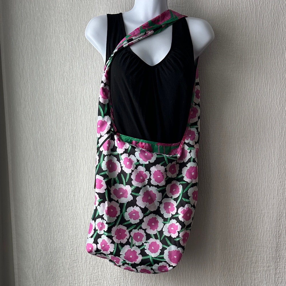DVF x Target Reversible Tote - Picture 4 of 10